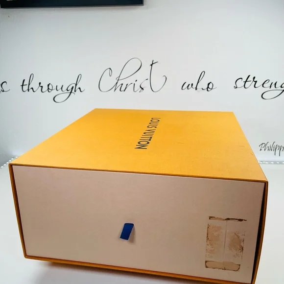 Authentic Louis Vuitton box empty - Picture 7 of 10